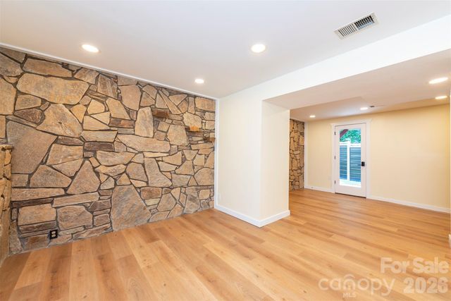 32 Harnett Street, Asheville, NC 28806