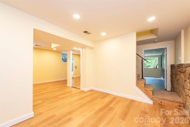 32 Harnett Street, Asheville, NC 28806