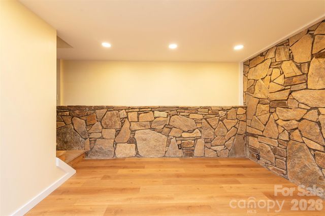 32 Harnett Street, Asheville, NC 28806