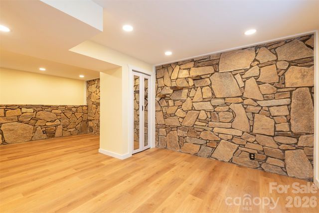 32 Harnett Street, Asheville, NC 28806