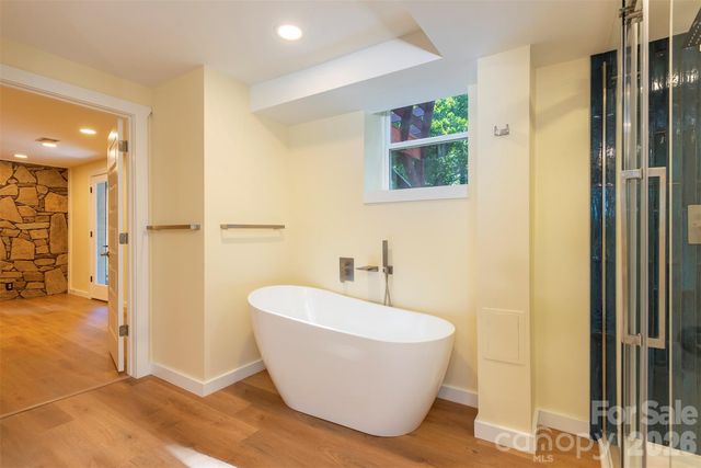 32 Harnett Street, Asheville, NC 28806