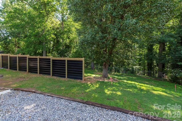 32 Harnett Street, Asheville, NC 28806