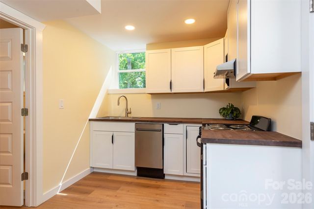 32 Harnett Street, Asheville, NC 28806