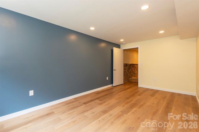 32 Harnett Street, Asheville, NC 28806