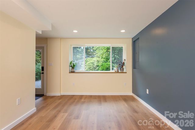 32 Harnett Street, Asheville, NC 28806