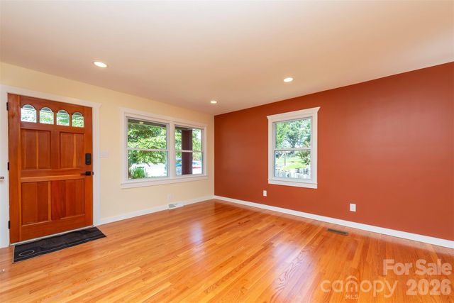 32 Harnett Street, Asheville, NC 28806