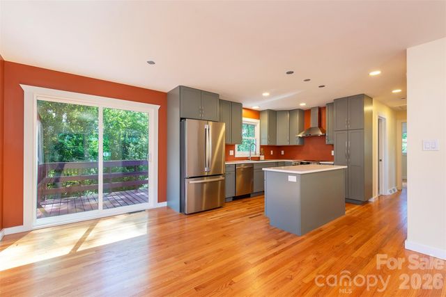 32 Harnett Street, Asheville, NC 28806