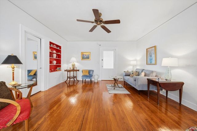 130 4TH AVENUE N 305, St Petersburg, FL 33701