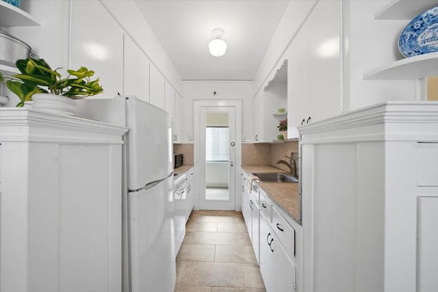 130 4TH AVENUE N 305, St Petersburg, FL 33701