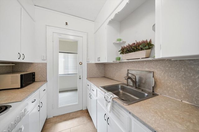 130 4TH AVENUE N 305, St Petersburg, FL 33701