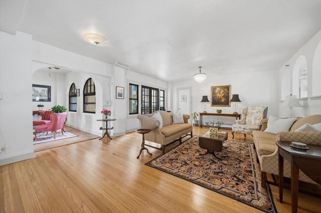 130 4TH AVENUE N 305, St Petersburg, FL 33701