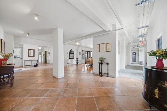 130 4TH AVENUE N 305, St Petersburg, FL 33701