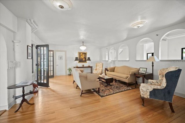 130 4TH AVENUE N 305, St Petersburg, FL 33701