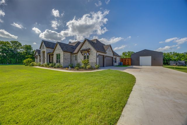 1800 Limestone Lane, Van Alstyne, TX 75495