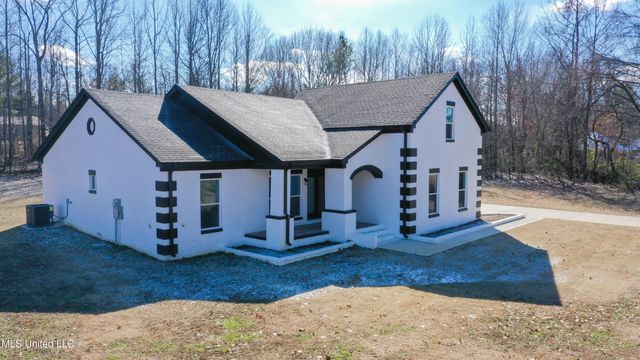 136 Lee Creek Cove, Byhalia, MS 38611