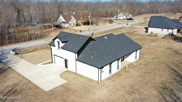 136 Lee Creek Cove, Byhalia, MS 38611
