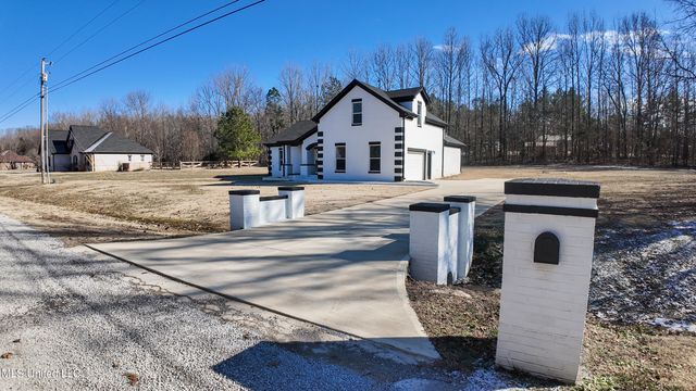136 Lee Creek Cove, Byhalia, MS 38611