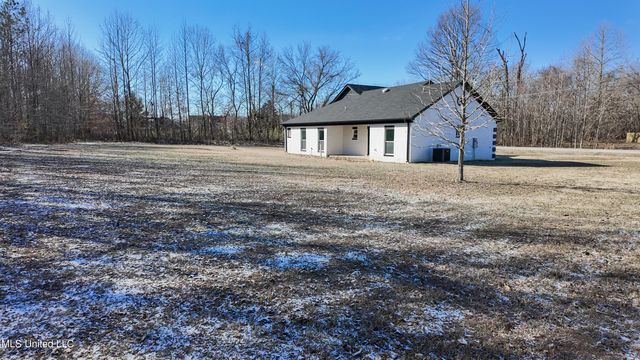 136 Lee Creek Cove, Byhalia, MS 38611