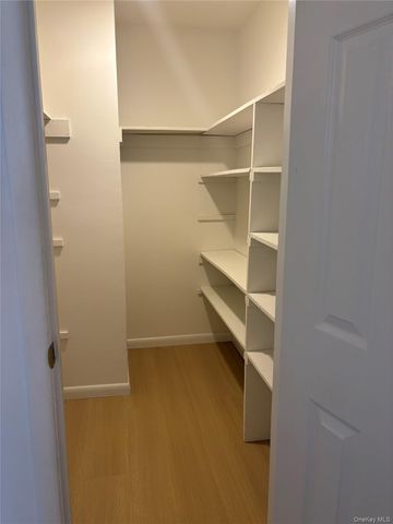 1 Doxbury Lane, Suffern, NY 10901