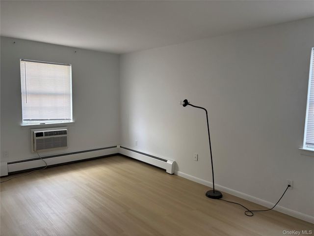 1 Doxbury Lane, Suffern, NY 10901