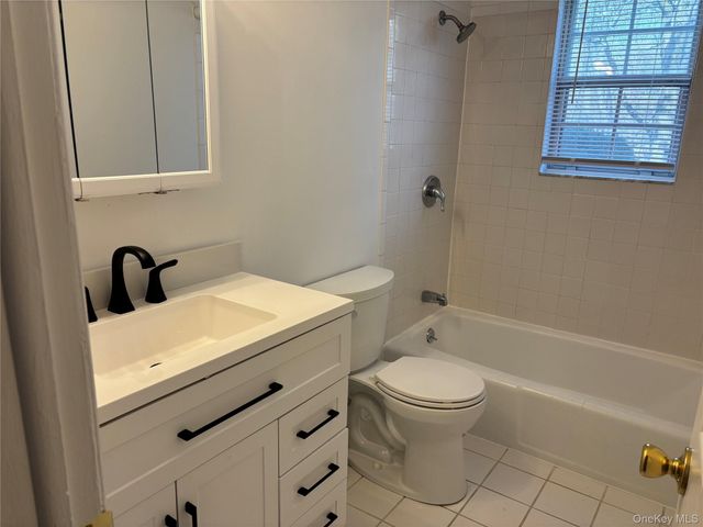 1 Doxbury Lane, Suffern, NY 10901