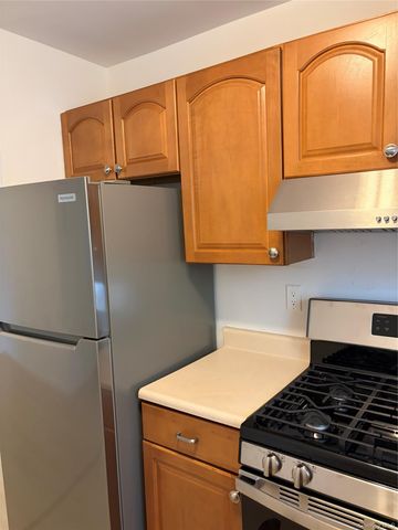 1 Doxbury Lane, Suffern, NY 10901