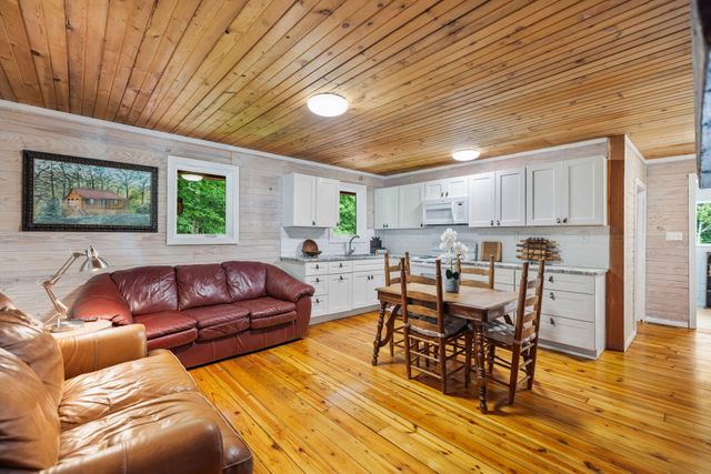 79 First Jasper Road, Burnside, KY 42519