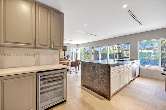 750 Harrison St, Hollywood, FL 33019