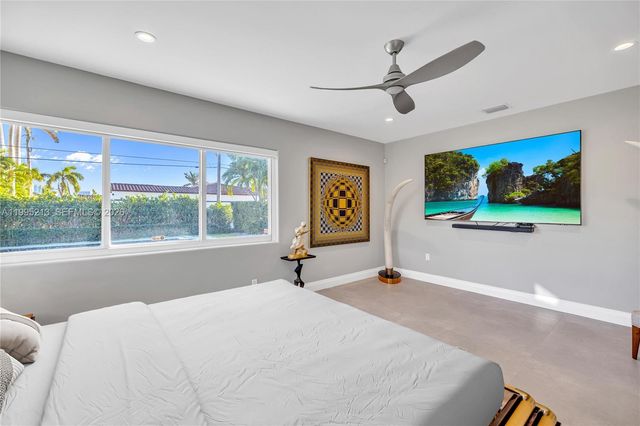 750 Harrison St, Hollywood, FL 33019