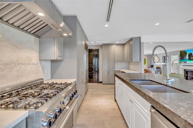 750 Harrison St, Hollywood, FL 33019