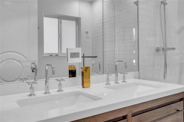 750 Harrison St, Hollywood, FL 33019