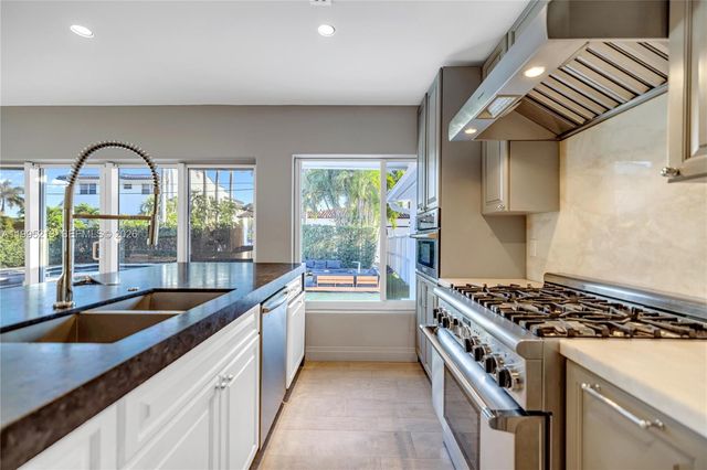 750 Harrison St, Hollywood, FL 33019