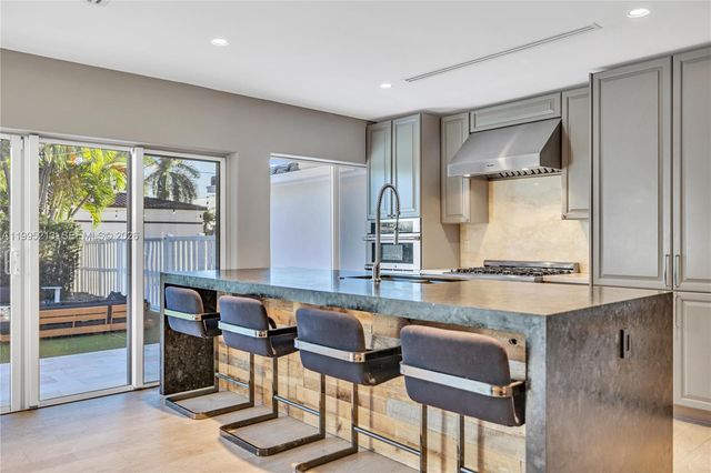 750 Harrison St, Hollywood, FL 33019