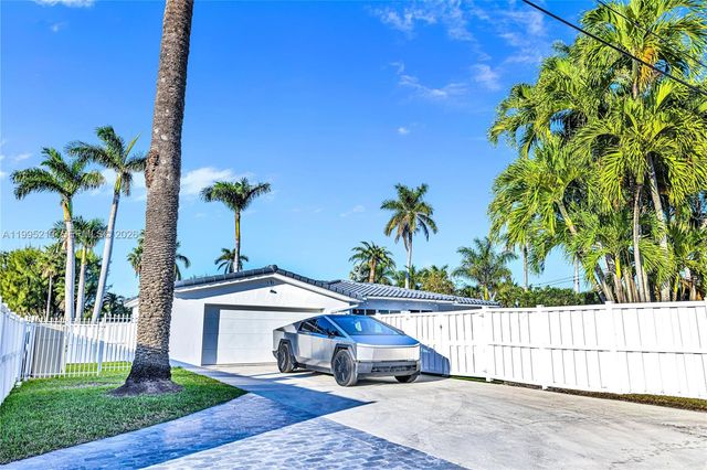 750 Harrison St, Hollywood, FL 33019