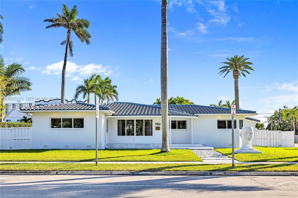 750 Harrison St, Hollywood, FL 33019