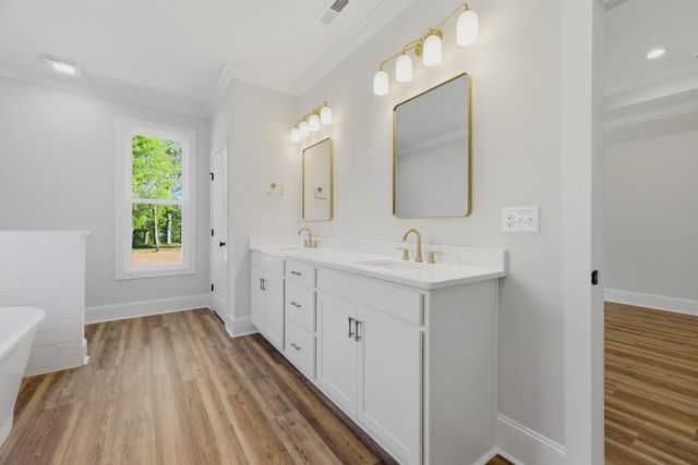 137 Rose Lake Dr., Conway, SC 29526