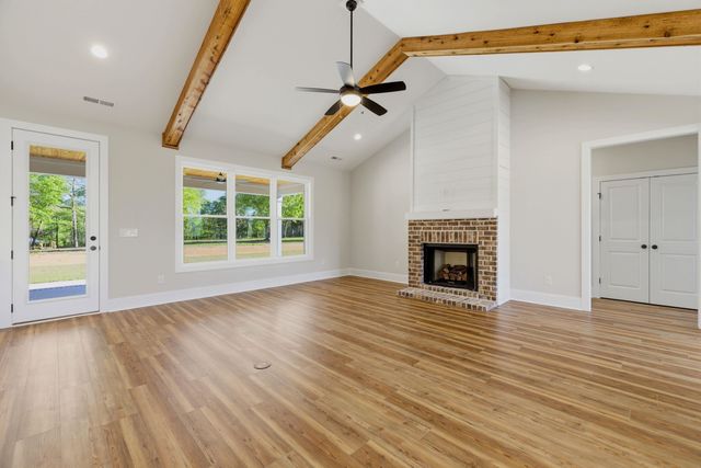 137 Rose Lake Dr., Conway, SC 29526