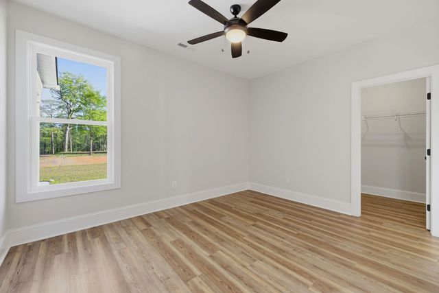 137 Rose Lake Dr., Conway, SC 29526