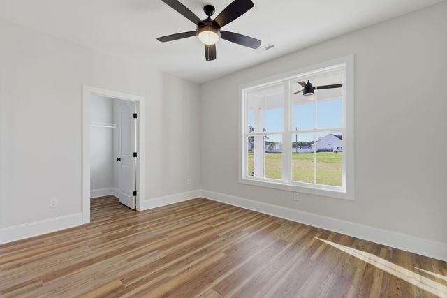 137 Rose Lake Dr., Conway, SC 29526