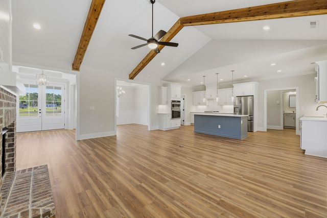 137 Rose Lake Dr., Conway, SC 29526