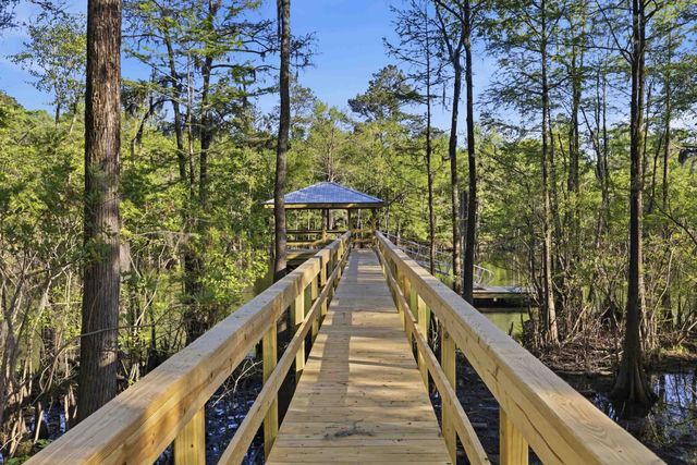 137 Rose Lake Dr., Conway, SC 29526