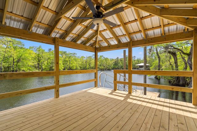 137 Rose Lake Dr., Conway, SC 29526