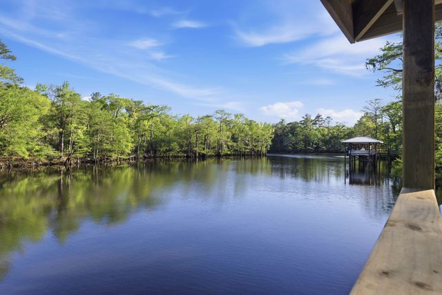 137 Rose Lake Dr., Conway, SC 29526