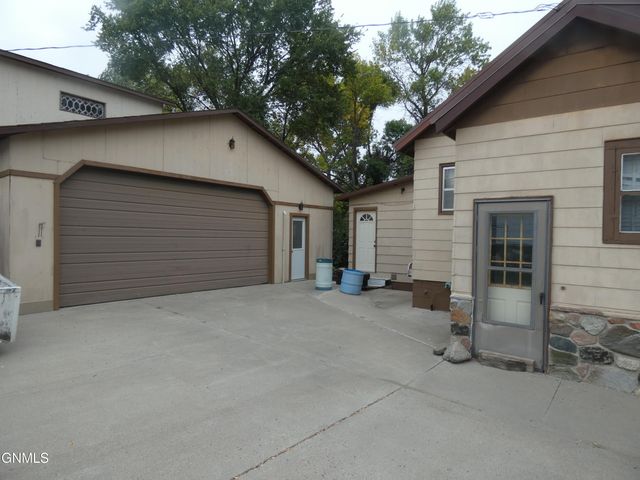 207 F Avenue N, Strasburg, ND 58573 property photo