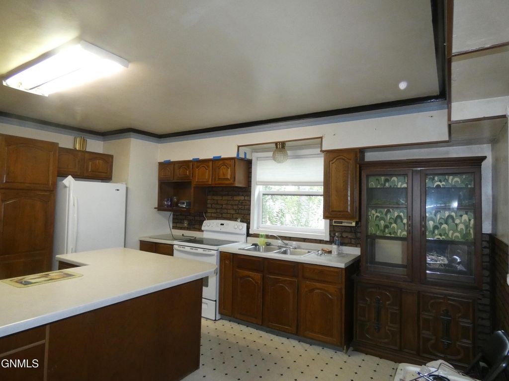 207 F Avenue N, Strasburg, ND 58573 photo 4
