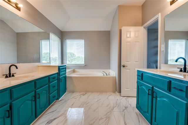 553 Wendy Lane, Desoto, TX 75115