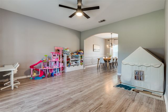 553 Wendy Lane, Desoto, TX 75115