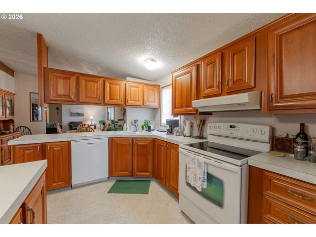 623 SHADOW RANCH Ln, Roseburg, OR 97470