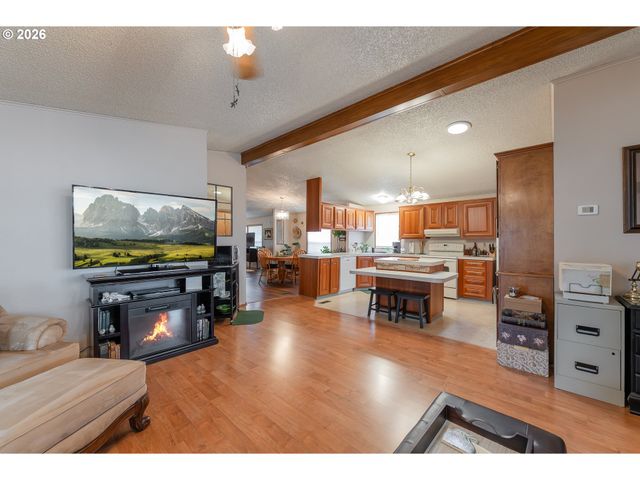 623 SHADOW RANCH Ln, Roseburg, OR 97470