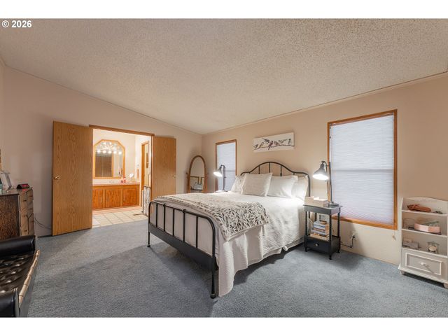 623 SHADOW RANCH Ln, Roseburg, OR 97470